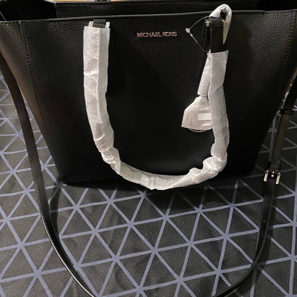 No longer available- Michael Kors kimberly 3 in one bag - Picture 9 of 16